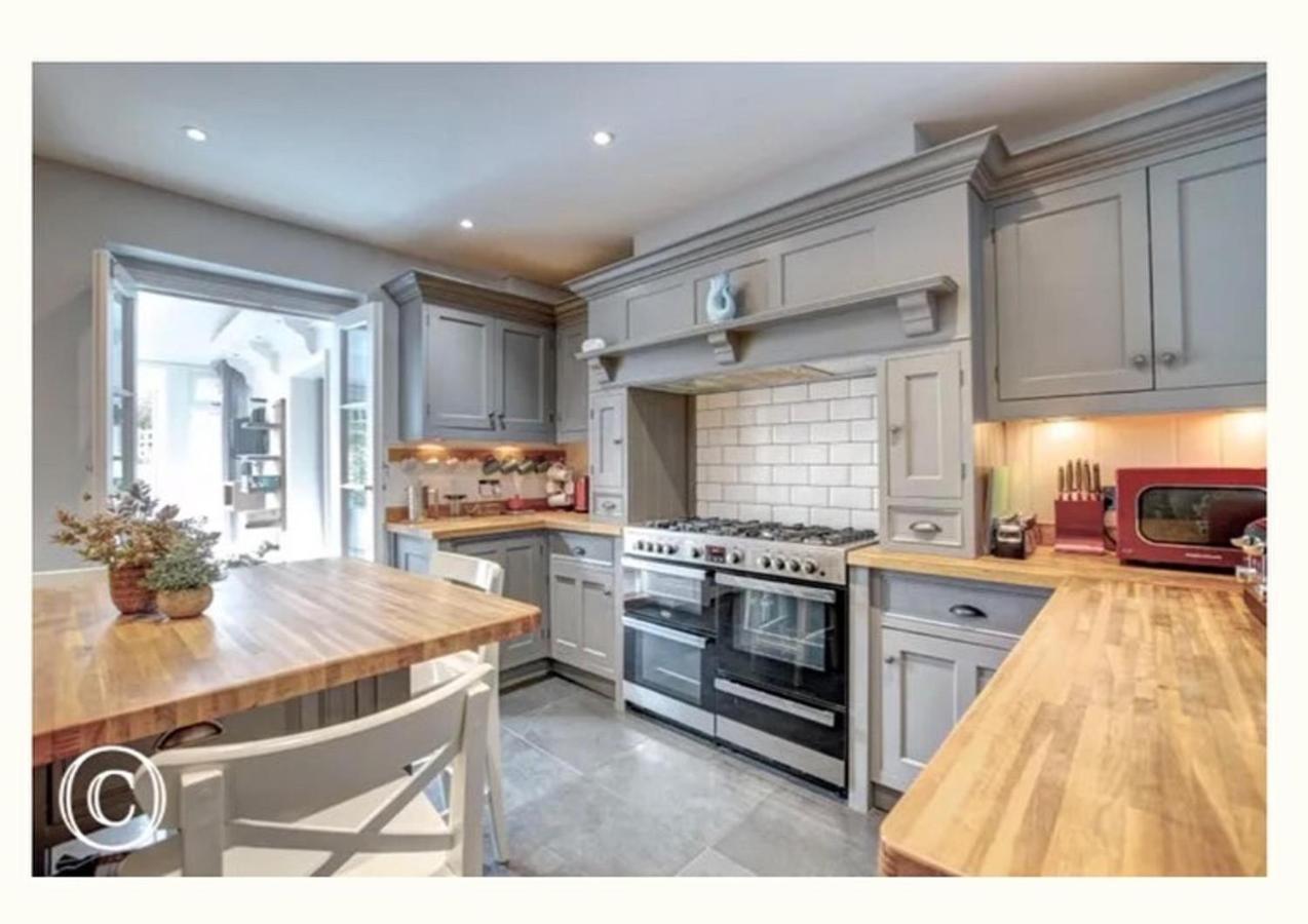 Charming 3-Bed Cottage In 스와니지 외부 사진