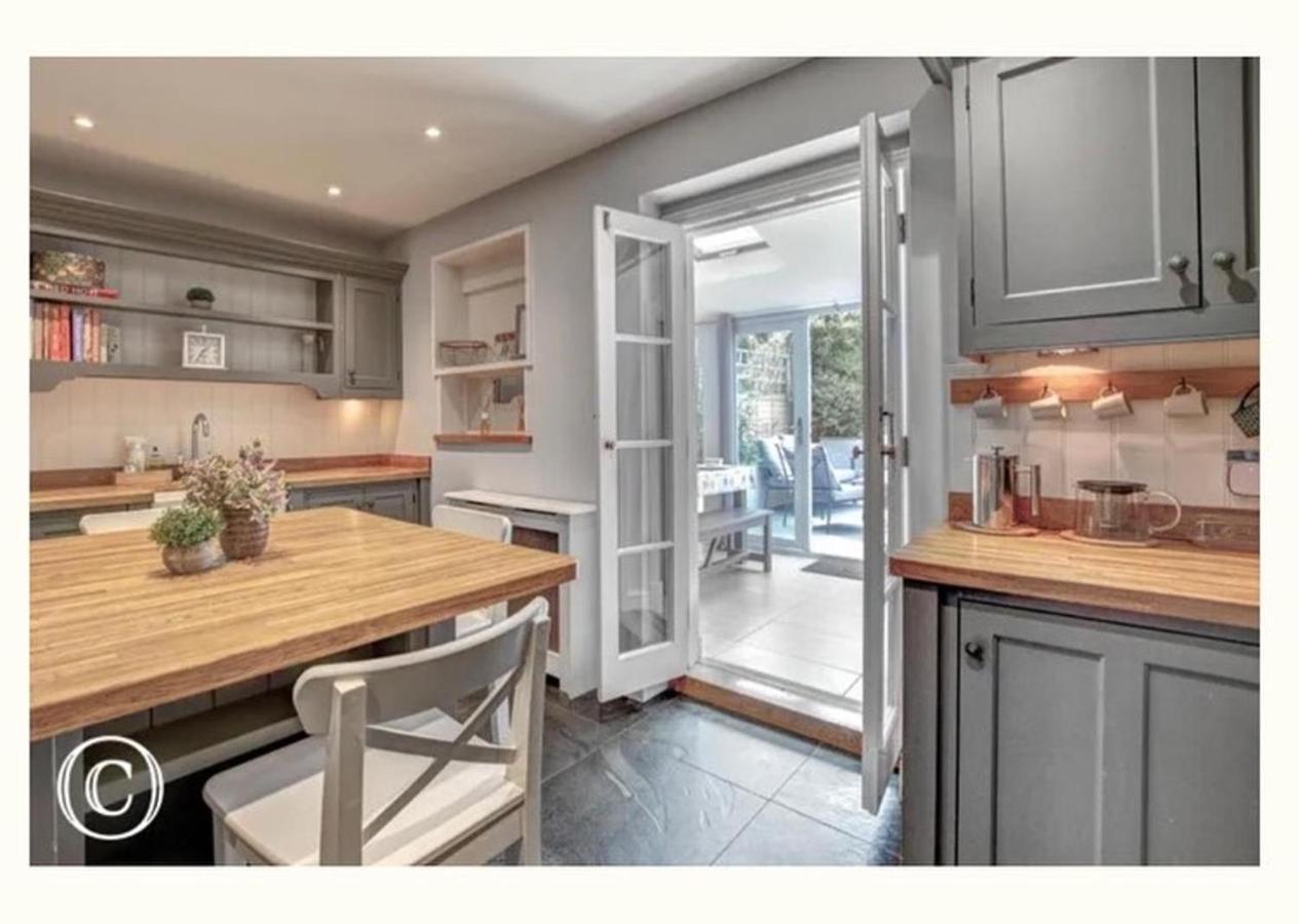 Charming 3-Bed Cottage In 스와니지 외부 사진
