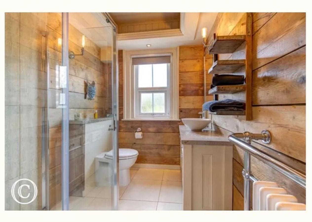 Charming 3-Bed Cottage In 스와니지 외부 사진